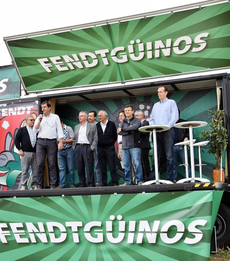 Multitudinaria concentración de tractores Fendtgüinos celebrada en Bañares