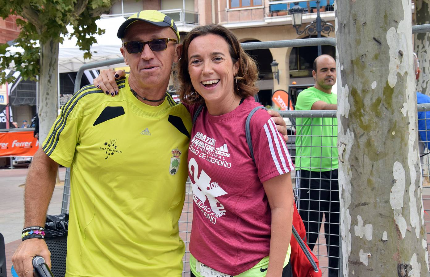 Ambiente en El Espolón para ver la Maratón