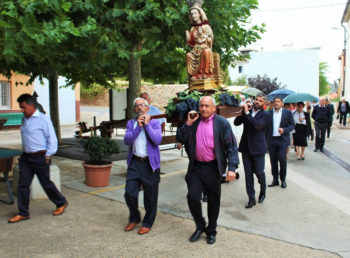 Misa y procesión en Medrano en las fiestas de la Virgen de Natividad