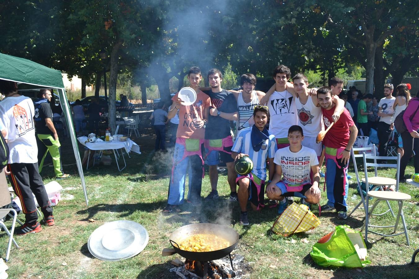 Fiesta en torno a la paella