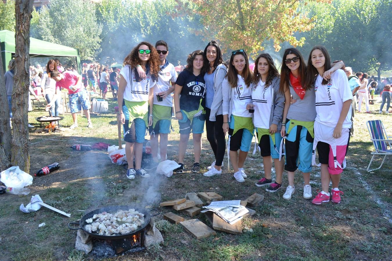 Fiesta en torno a la paella