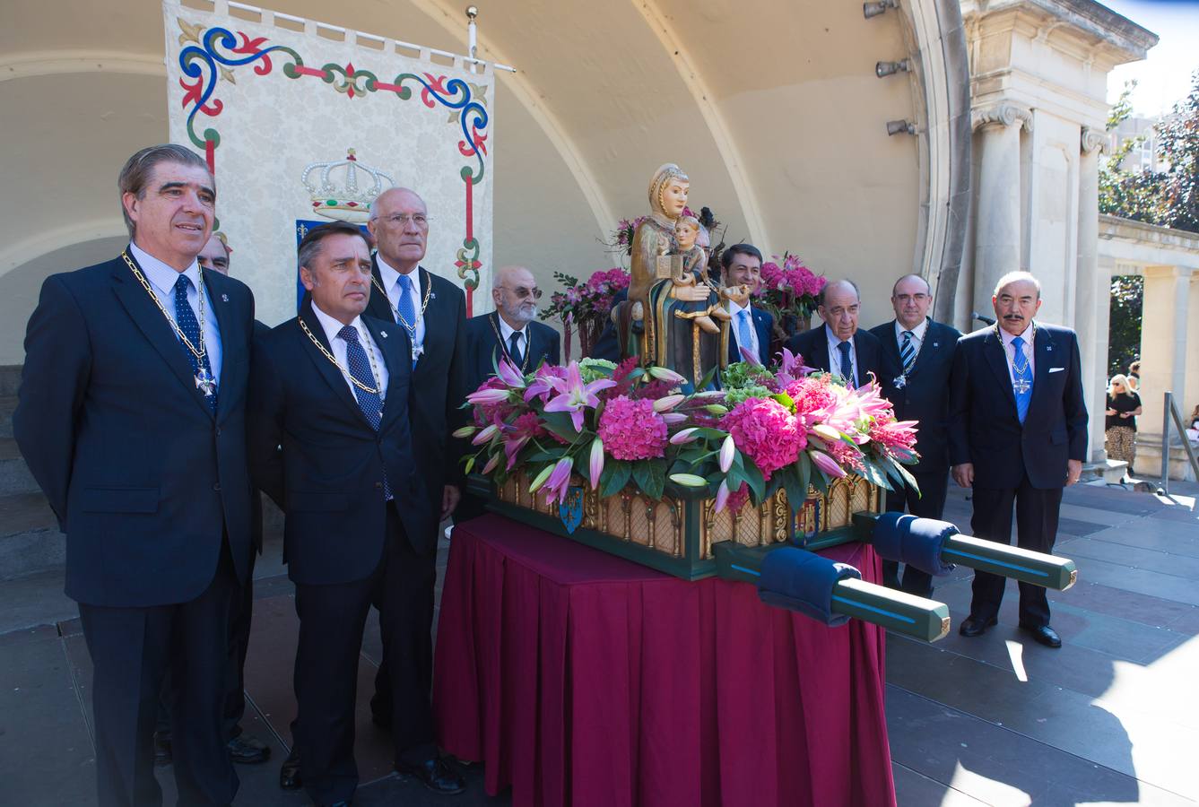 Ceniceros preside su primer pisado de la uva (I)