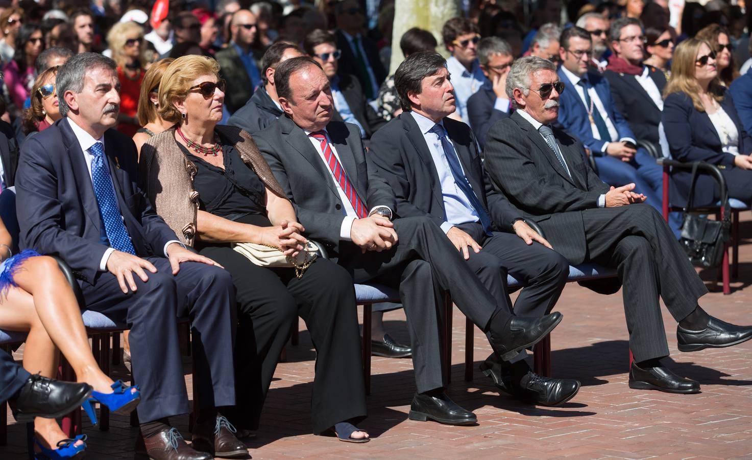 Ceniceros preside su primer pisado de la uva (II)