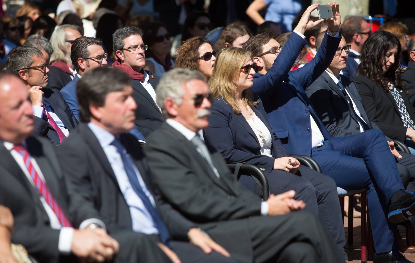 Ceniceros preside su primer pisado de la uva (II)