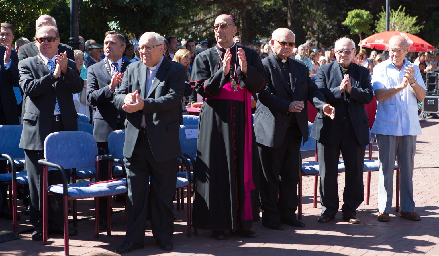 Ceniceros preside su primer pisado de la uva (III)