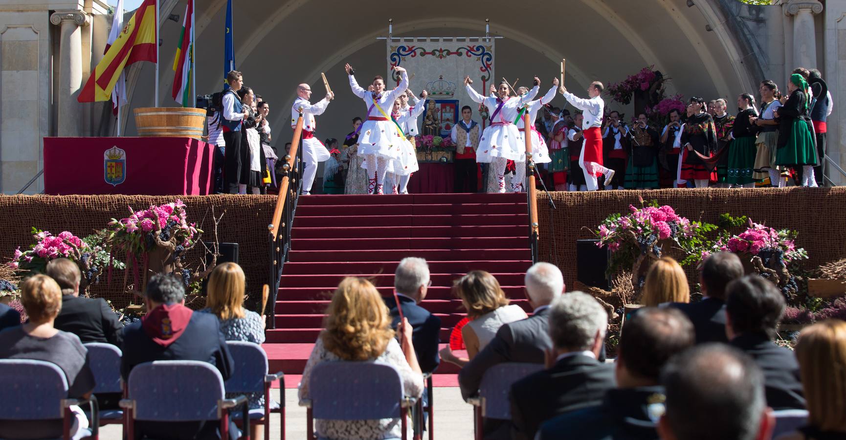 Ceniceros preside su primer pisado de la uva (III)