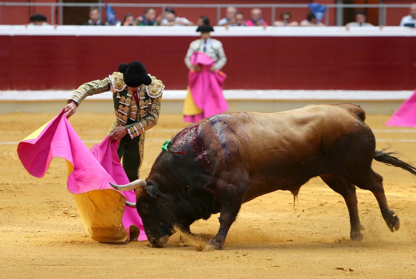 Urdiales abre la puerta grande