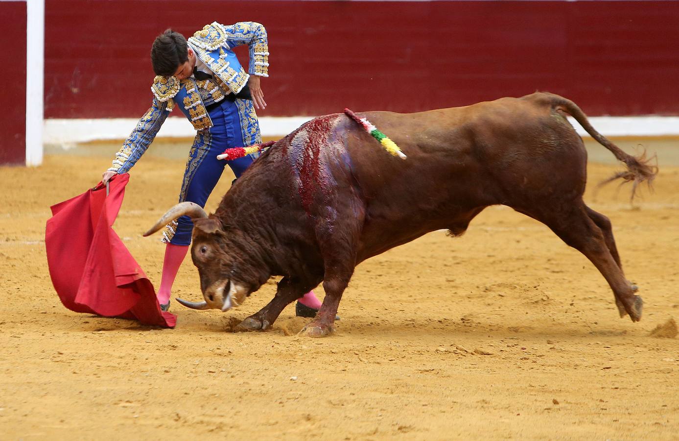 Urdiales abre la puerta grande