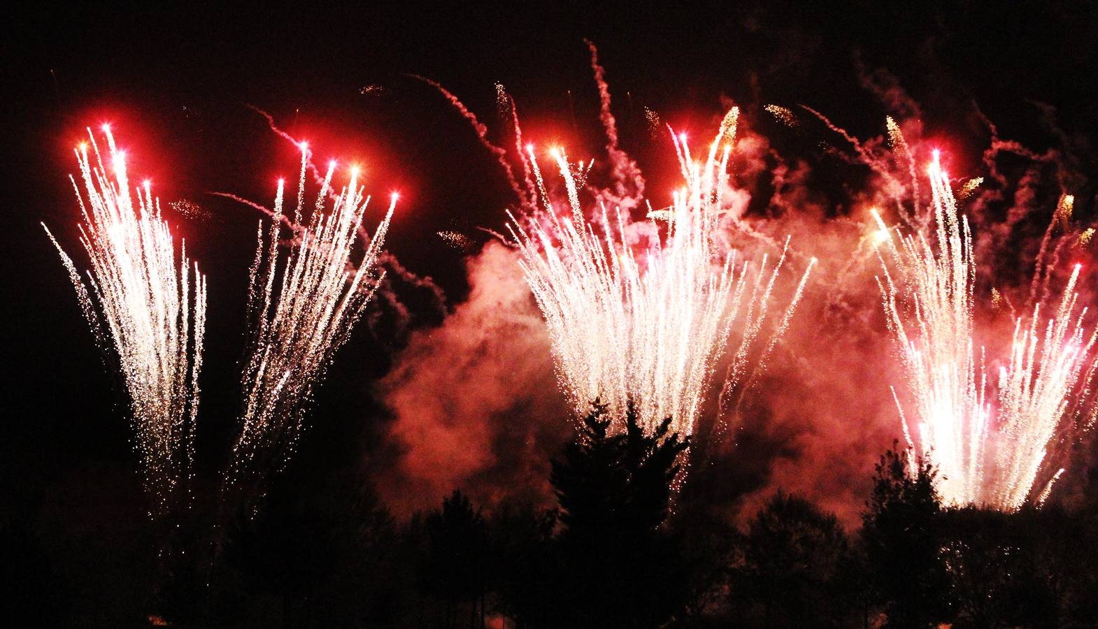 Fuegos artificiales de Pirotecnia Turis (lunes)