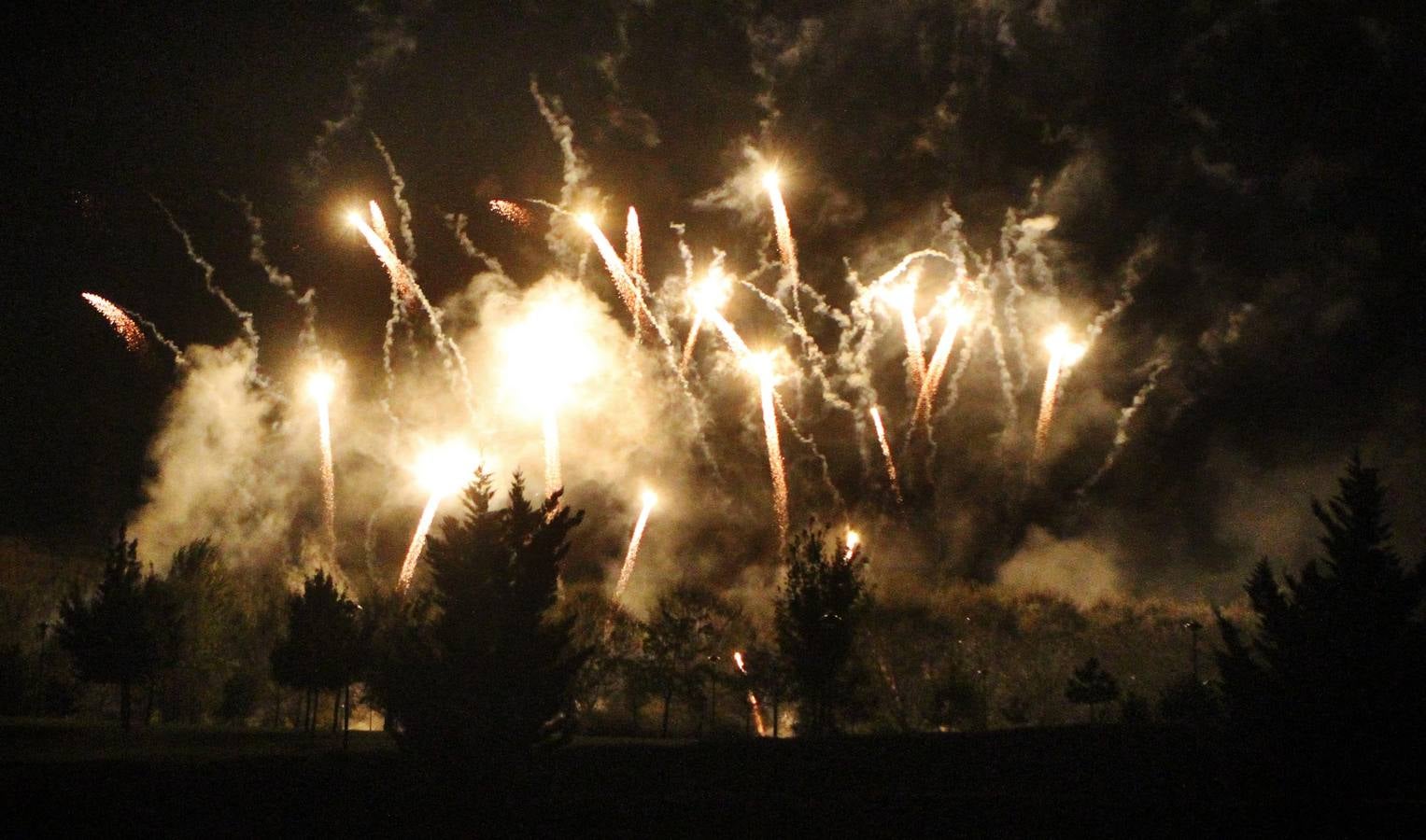 Fuegos artificiales de Pirotecnia Turis (lunes)