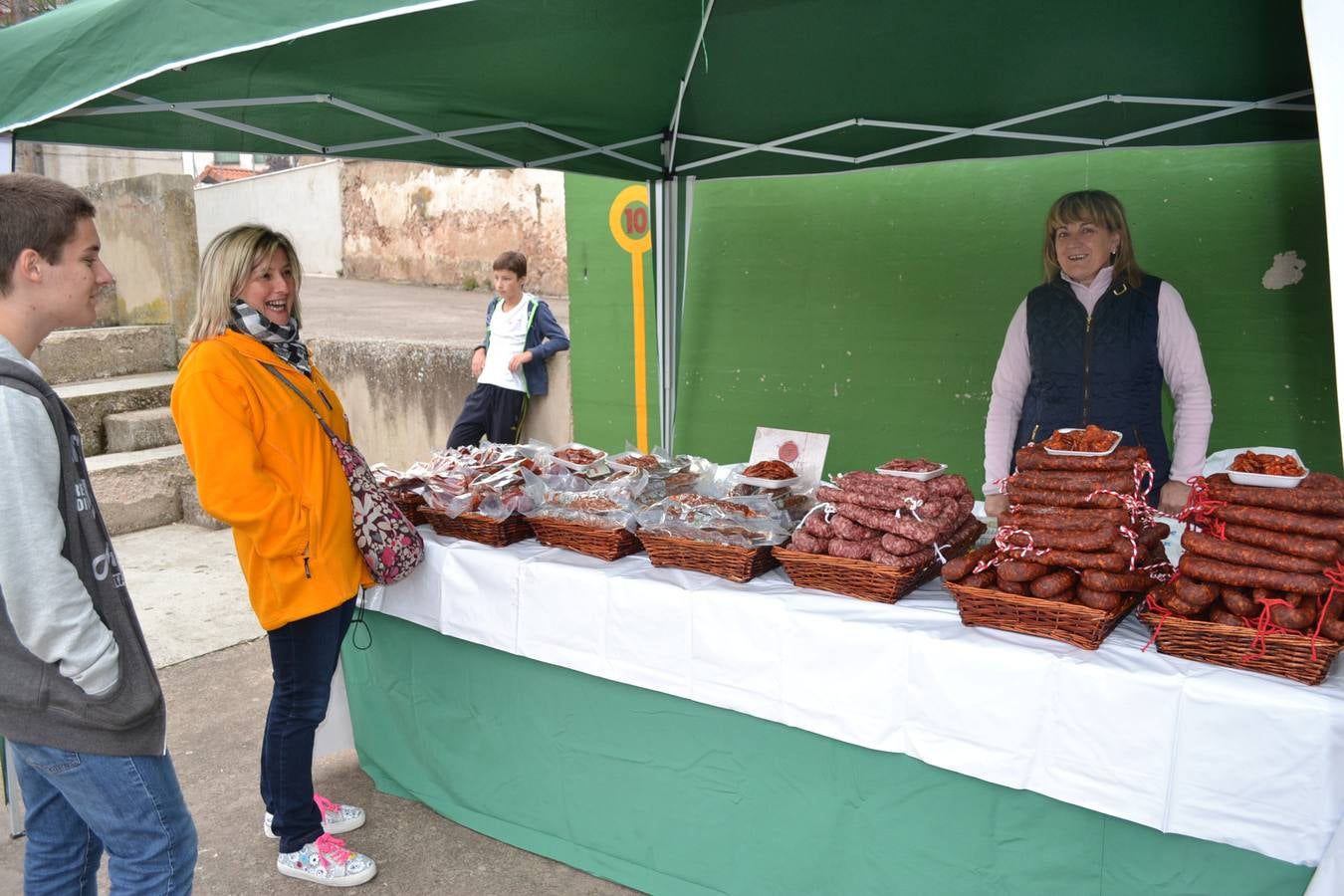 El tiempo desapacible no pudo con el festival del salchichón de Matute