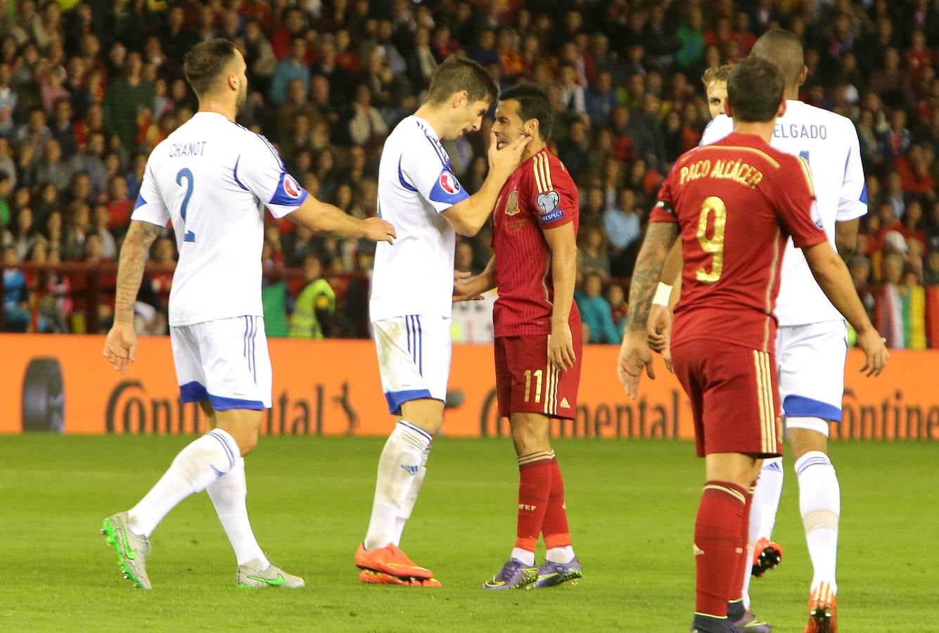 La selección española gana a Luxemburgo en Las Gaunas