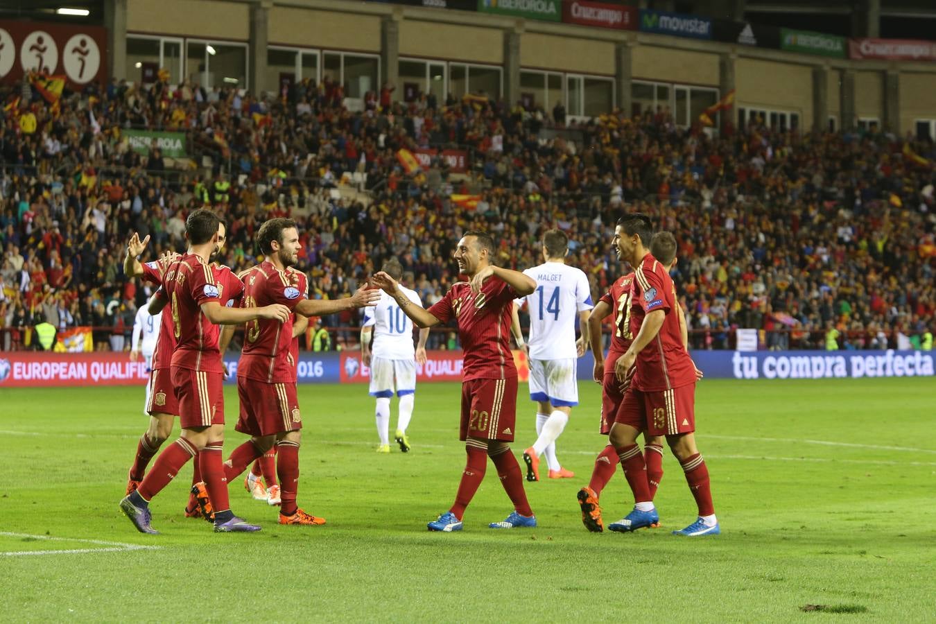 La selección española gana a Luxemburgo en Las Gaunas