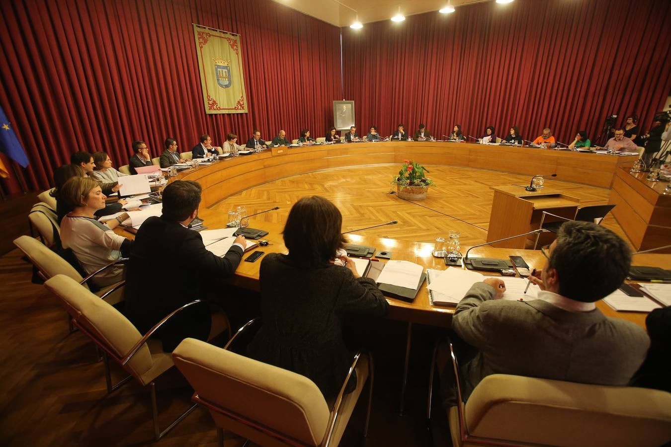 Los gestos en el Pleno del Ayuntamiento de Logroño