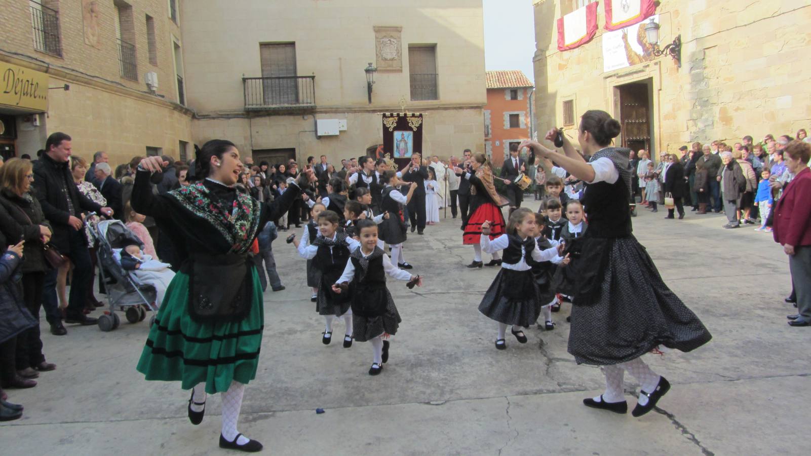 Alberite despide sus fiestas de San Martín con procesión y teatro infantil