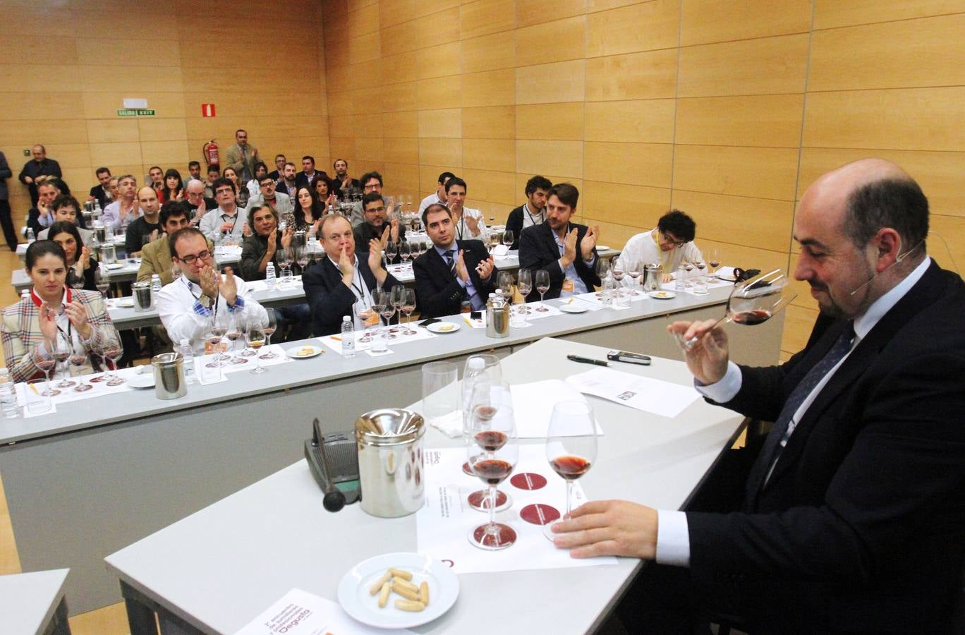 Un recorrido por la historia de los grandes vinos de Bodegas Riojanas desde 1942