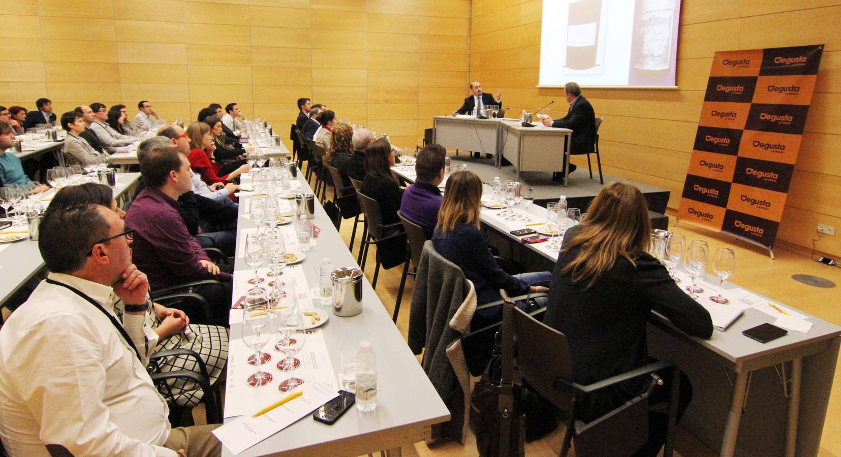 Un recorrido por la historia de los grandes vinos de Bodegas Riojanas desde 1942