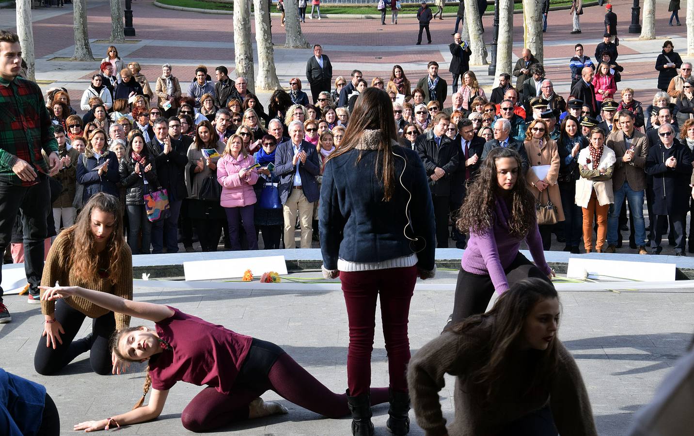 La Concha de El Espolón acoge el acto del Día Internacional contra la Violencia de Género