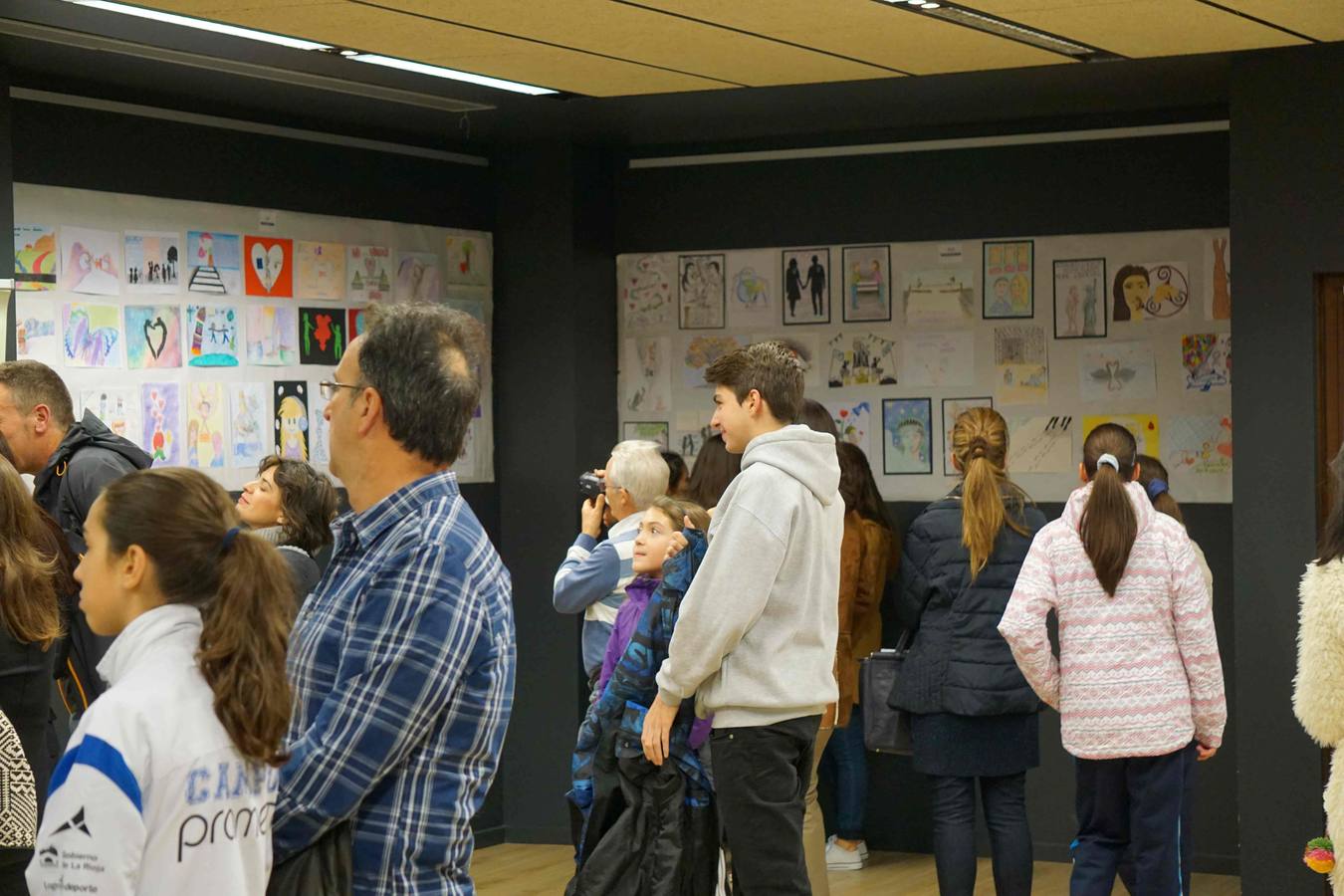 Dibujos por el respeto en el Colegio de Psicólogos (I)