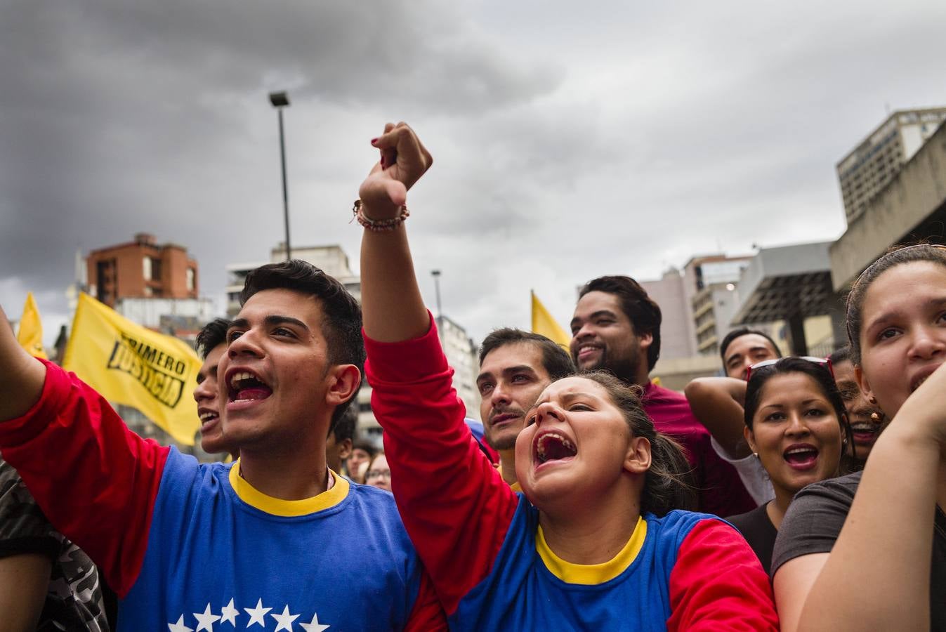 Opositores durante el cierre de campaña electoral en Venezuela.