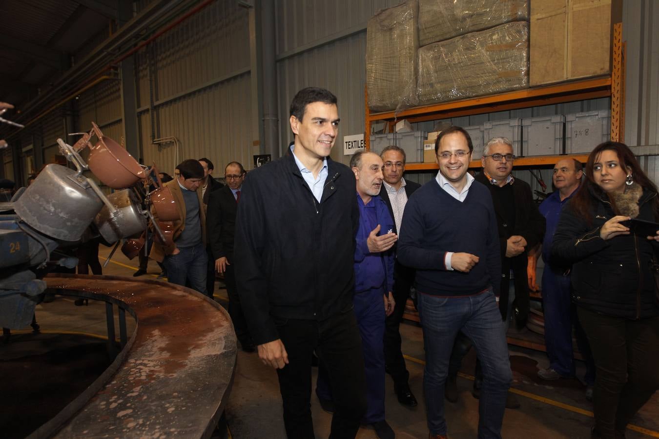 Sánchez acude a Esmaltaciones La Estrella en su visita a La Rioja