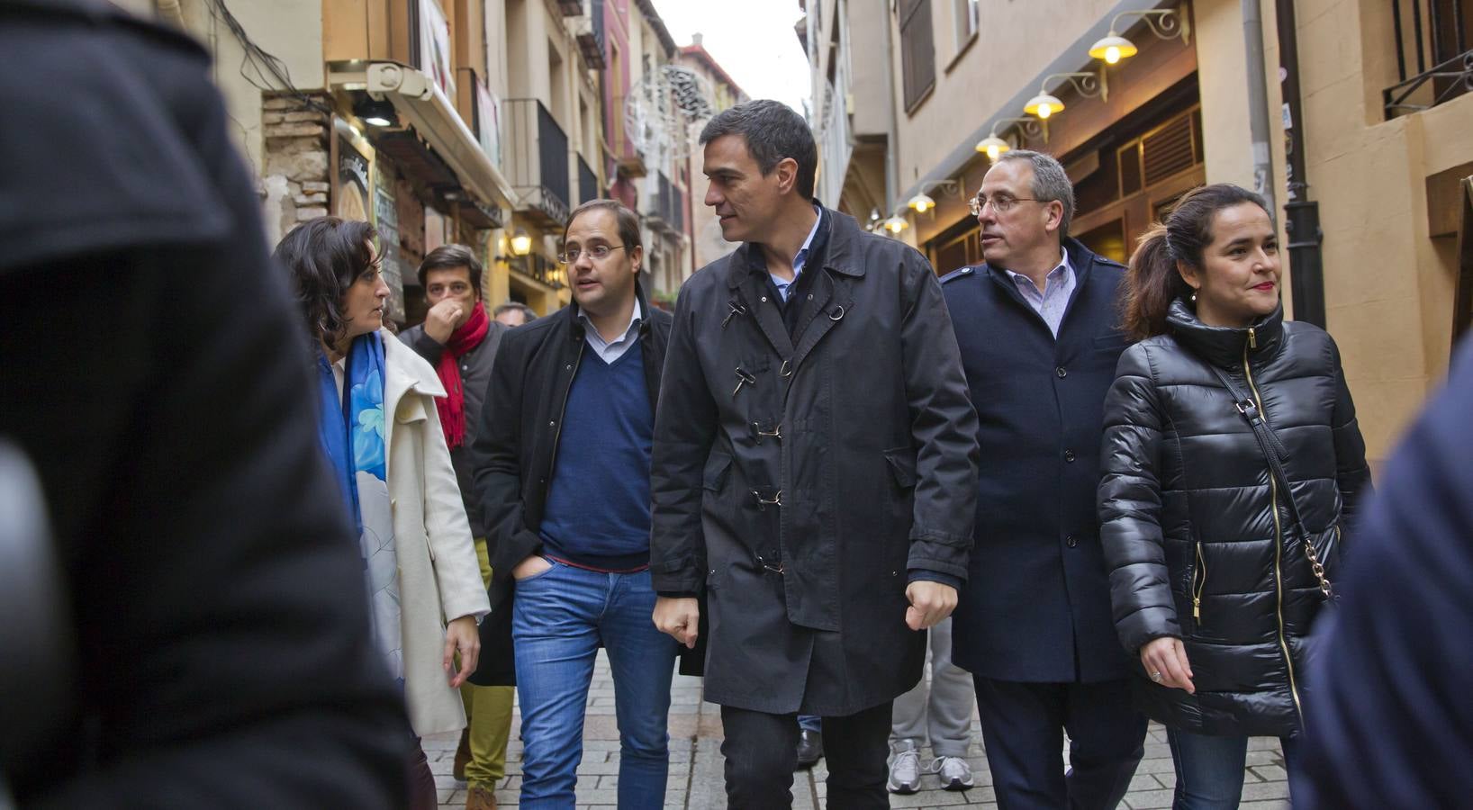 Pedro Sánchez pasea por el Casco Antiguo de Logroño y brinda en La Laurel en su visita a La Rioja