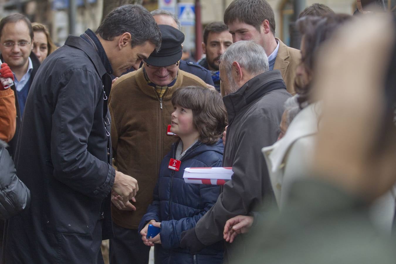 Pedro Sánchez pasea por el Casco Antiguo de Logroño y brinda en La Laurel en su visita a La Rioja