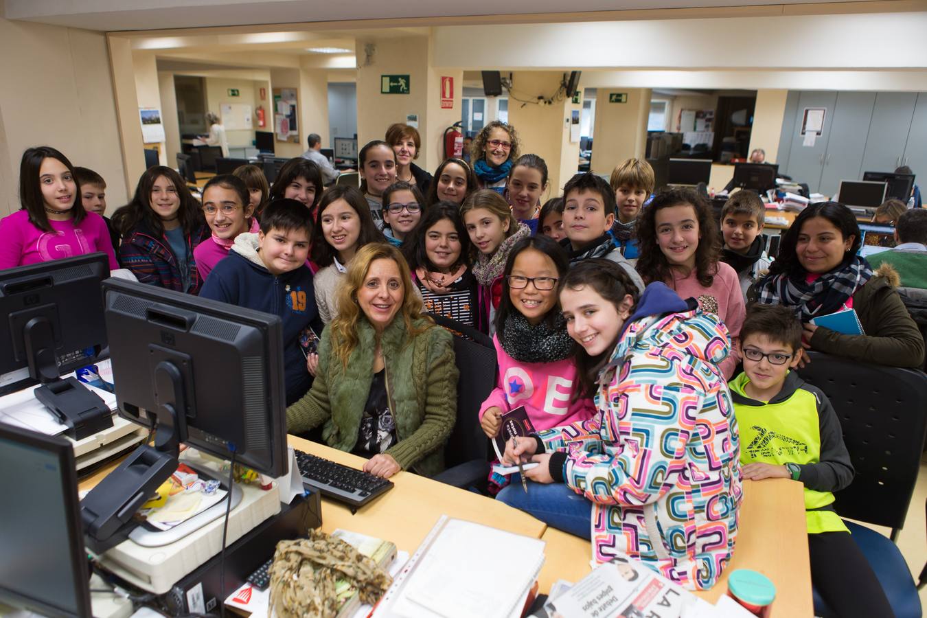 Los alumnos del Taller de Prensa del Colegio Duquesa de La Victoria, de Logroño, visitan la multimedia de Diario LA RIOJA