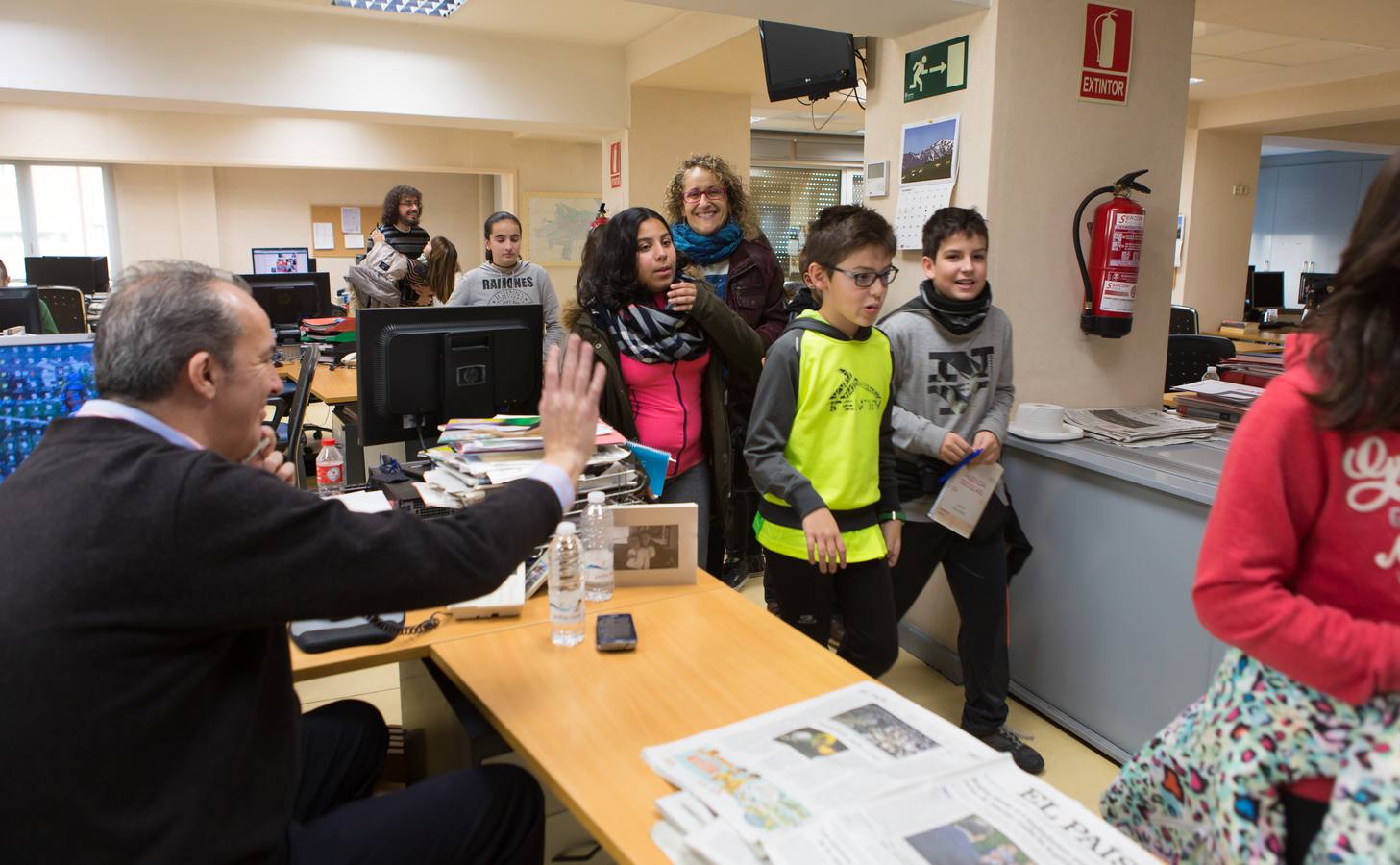 Los alumnos del Taller de Prensa del Colegio Duquesa de La Victoria, de Logroño, visitan la multimedia de Diario LA RIOJA