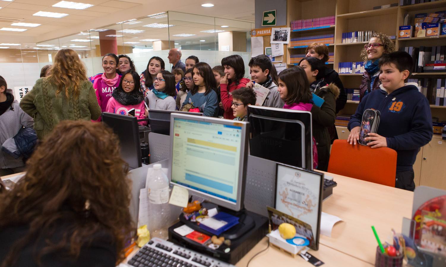 Los alumnos del Taller de Prensa del Colegio Duquesa de La Victoria, de Logroño, visitan la multimedia de Diario LA RIOJA