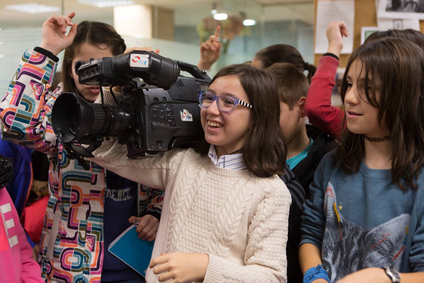 Los alumnos del Taller de Prensa del Colegio Duquesa de La Victoria, de Logroño, visitan la multimedia de Diario LA RIOJA
