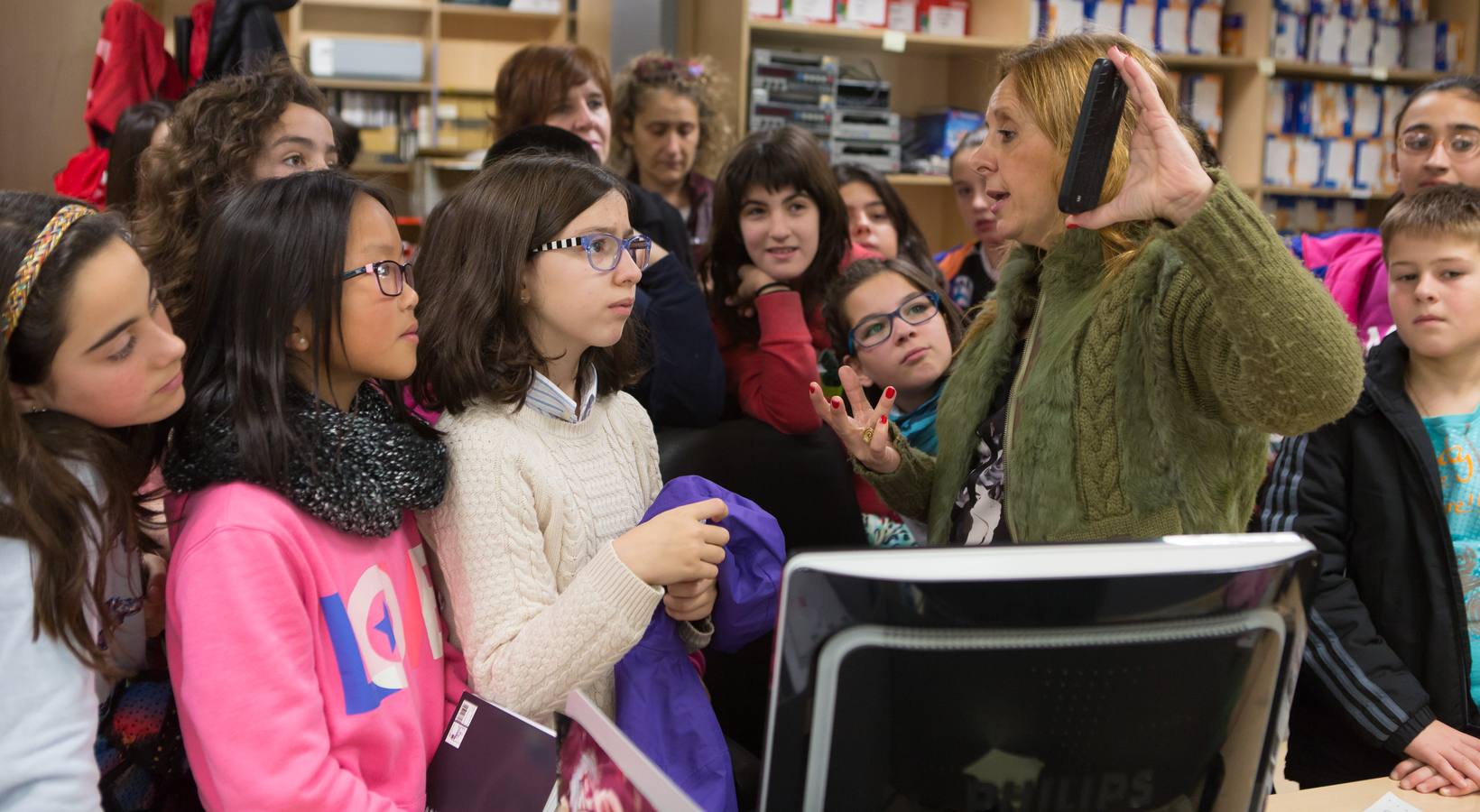 Los alumnos del Taller de Prensa del Colegio Duquesa de La Victoria, de Logroño, visitan la multimedia de Diario LA RIOJA