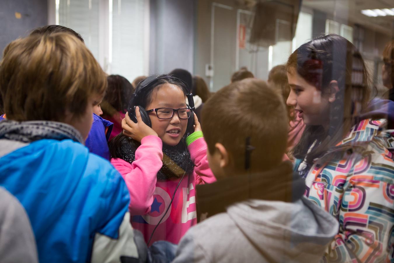 Los alumnos del Taller de Prensa del Colegio Duquesa de La Victoria, de Logroño, visitan la multimedia de Diario LA RIOJA
