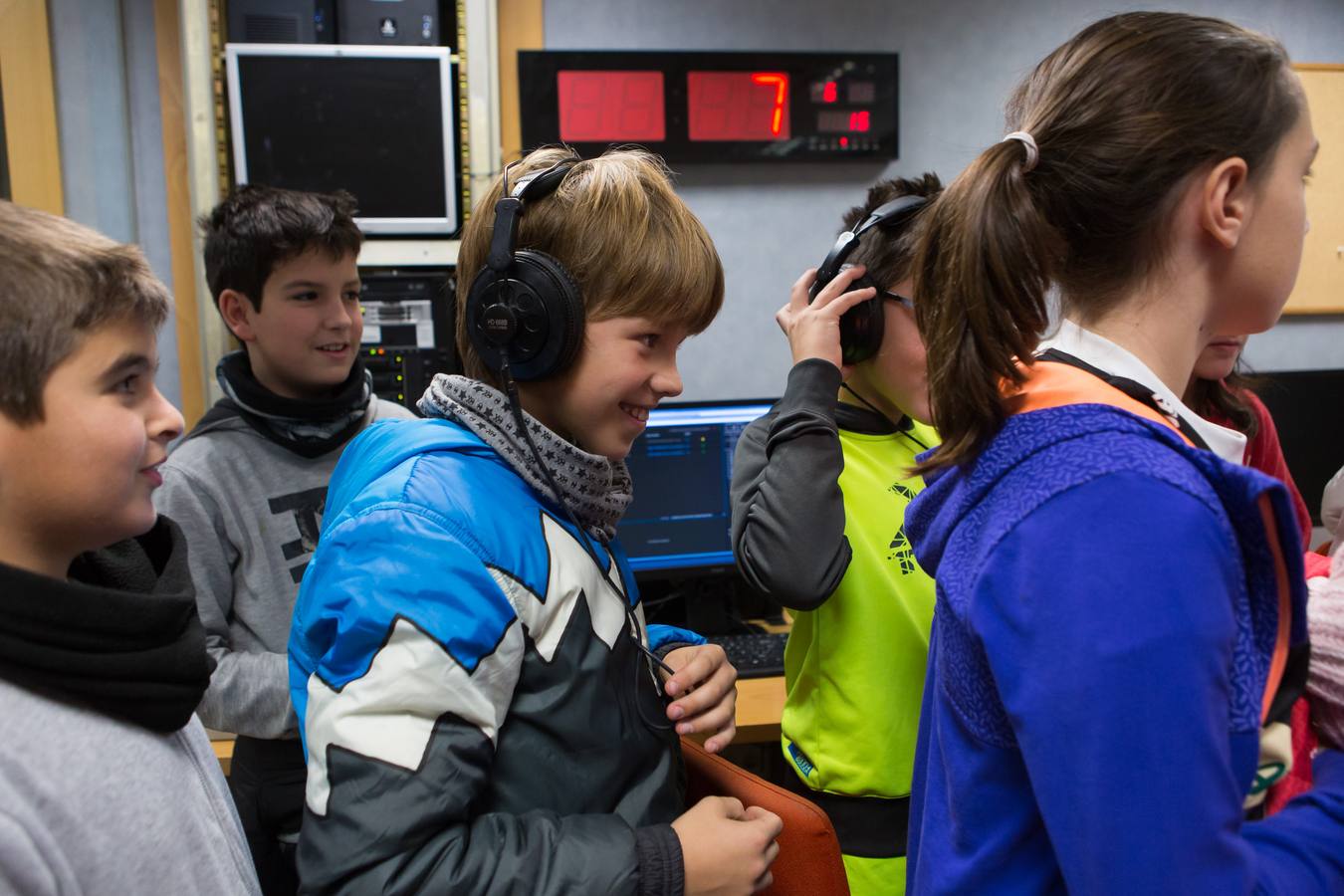 Los alumnos del Taller de Prensa del Colegio Duquesa de La Victoria, de Logroño, visitan la multimedia de Diario LA RIOJA