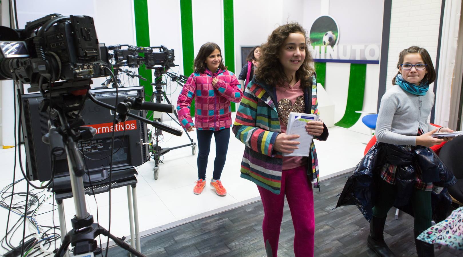 Los alumnos del Taller de Prensa del Colegio Duquesa de La Victoria, de Logroño, visitan la multimedia de Diario LA RIOJA
