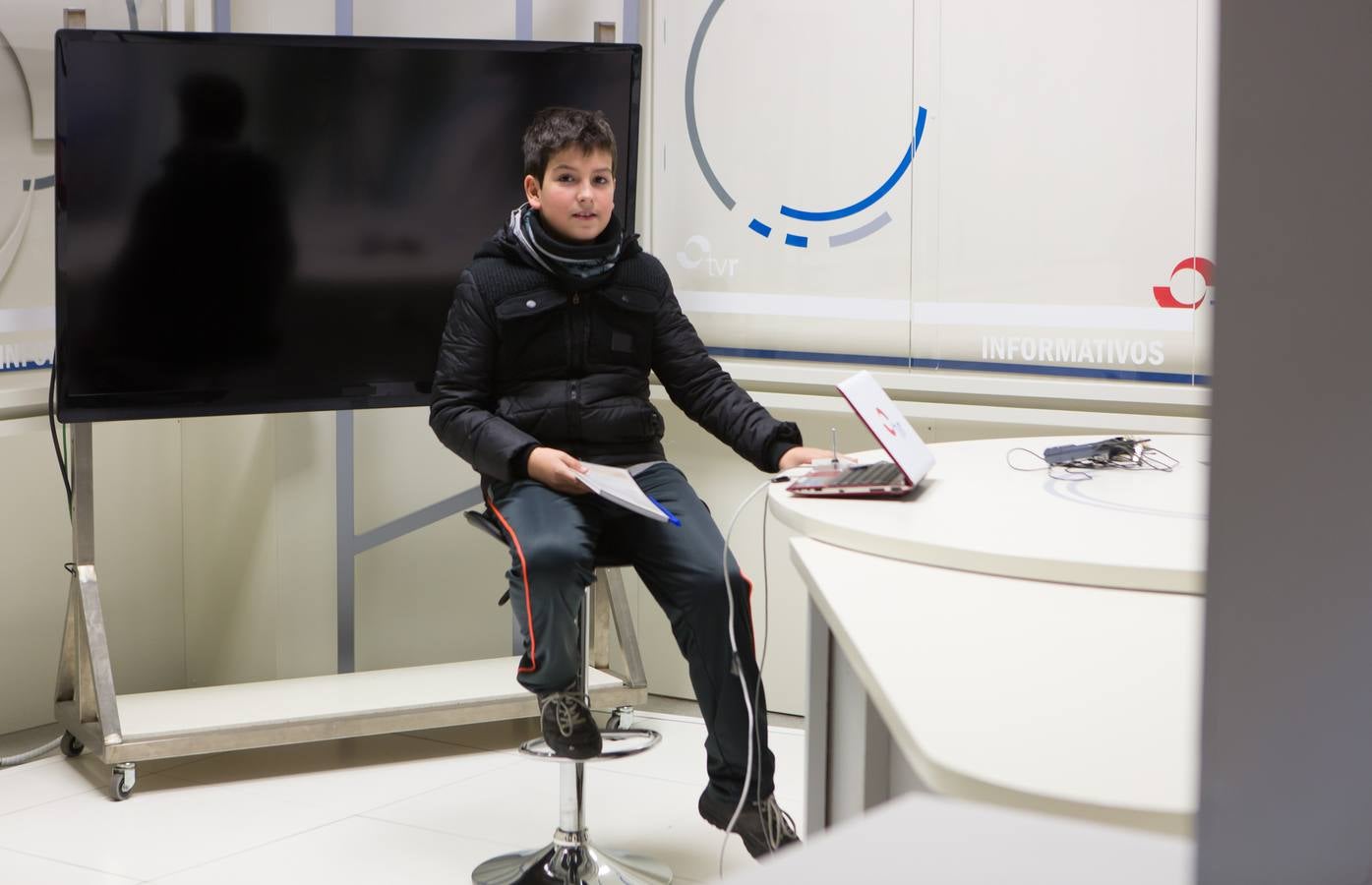 Los alumnos del Taller de Prensa del Colegio Duquesa de La Victoria, de Logroño, visitan la multimedia de Diario LA RIOJA