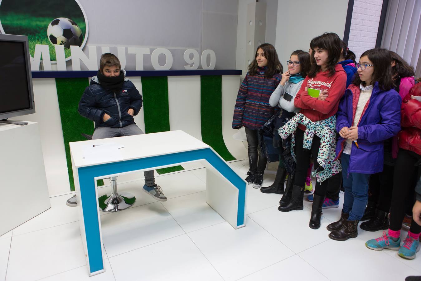 Los alumnos del Taller de Prensa del Colegio Duquesa de La Victoria, de Logroño, visitan la multimedia de Diario LA RIOJA
