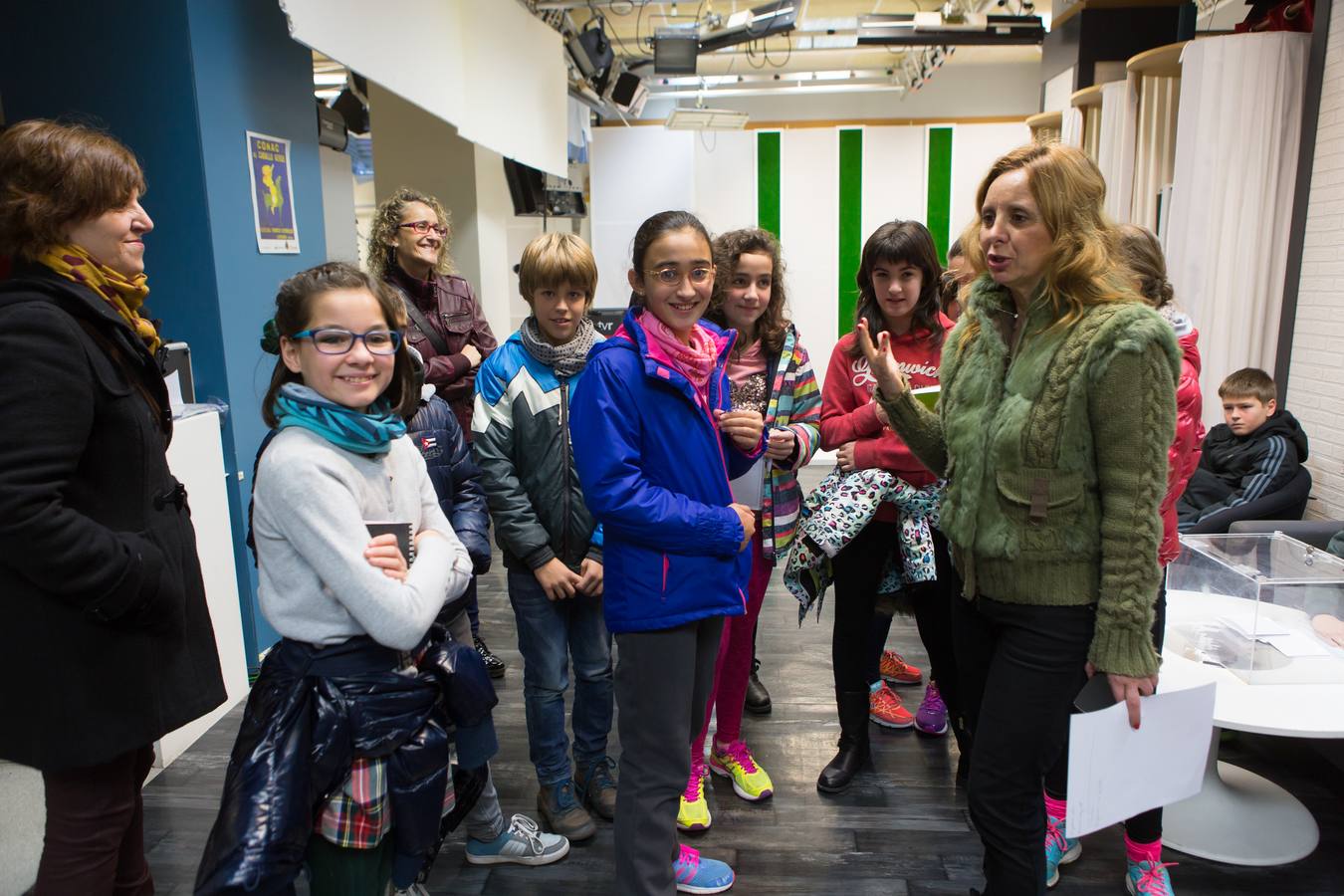 Los alumnos del Taller de Prensa del Colegio Duquesa de La Victoria, de Logroño, visitan la multimedia de Diario LA RIOJA