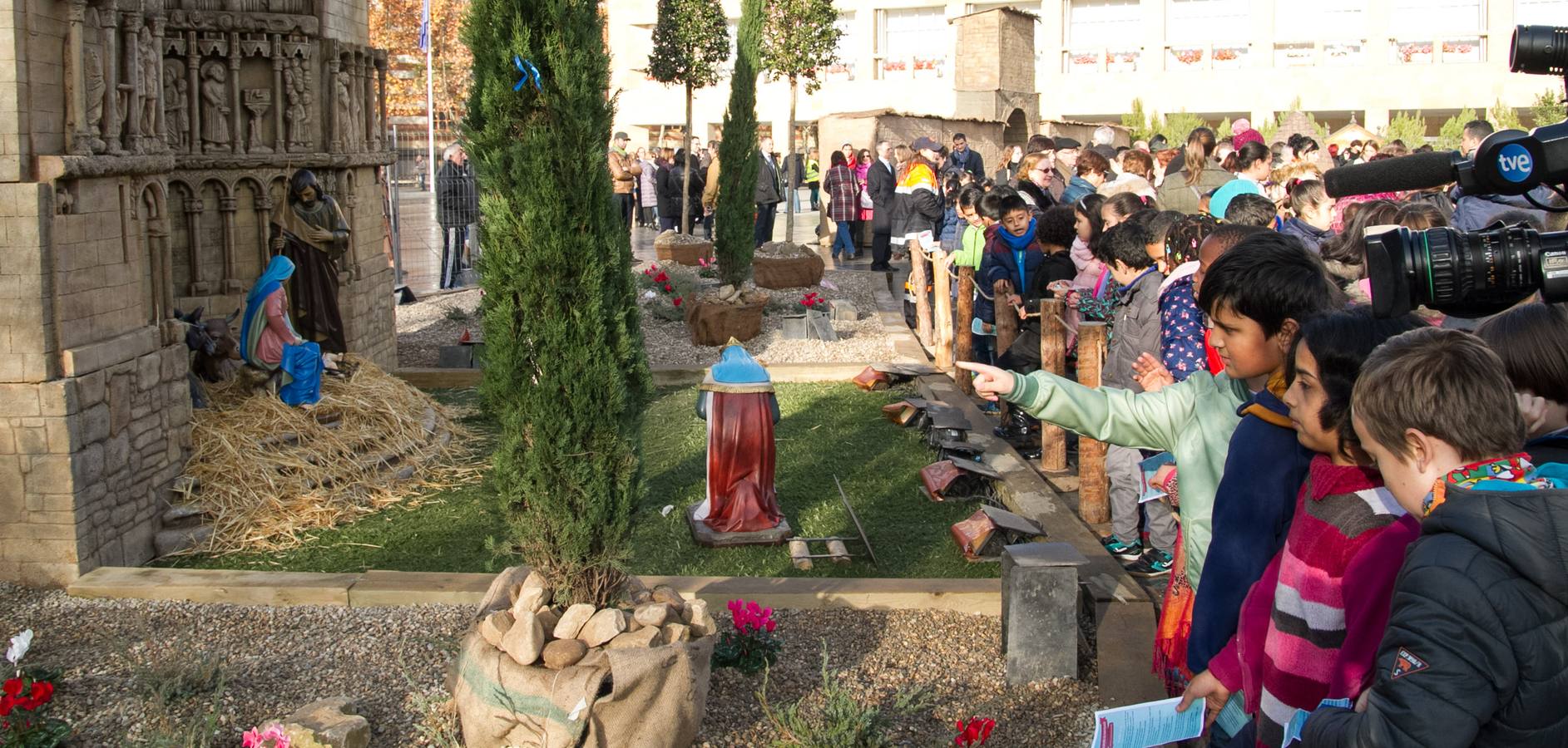 Inaugurado el Belén Monumental de la Plaza del Ayuntamiento de Logroño