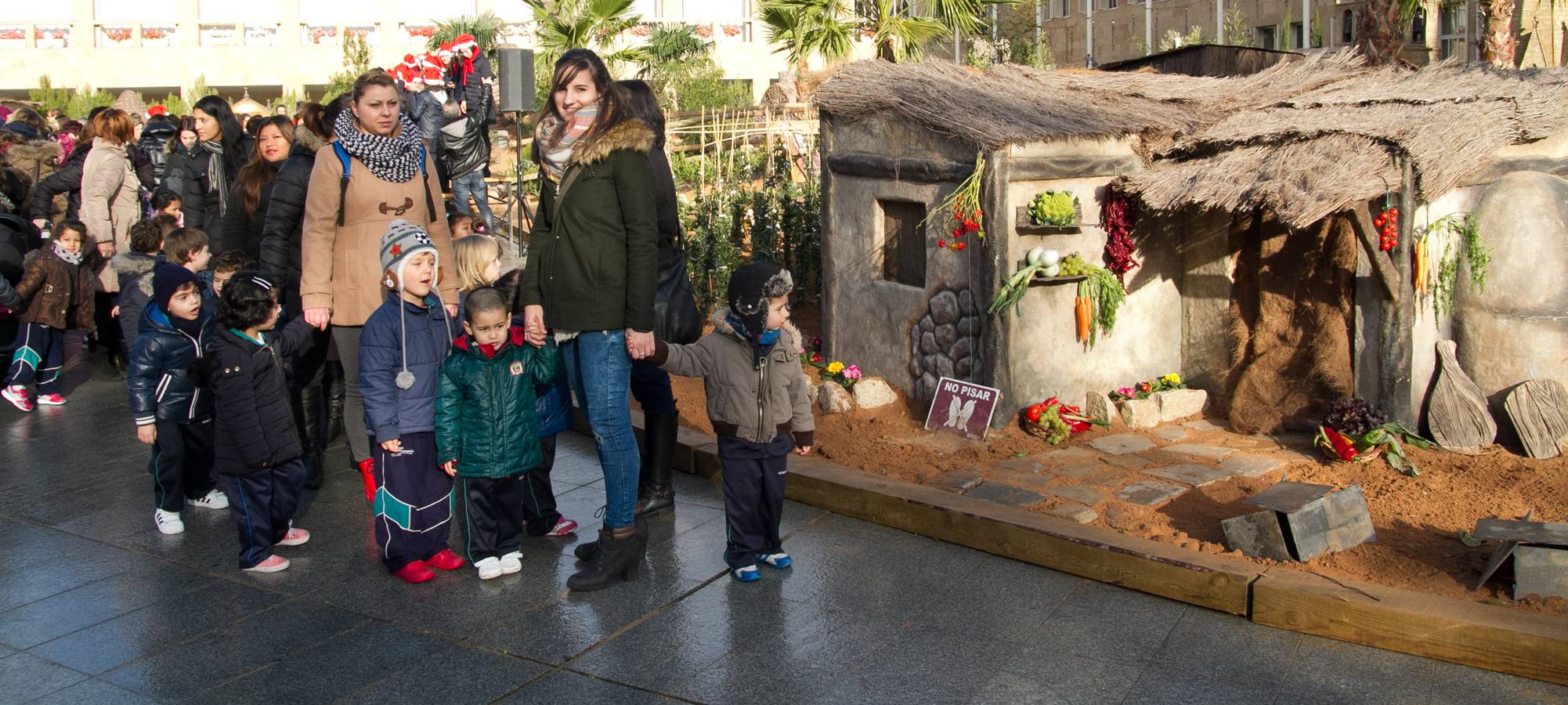 Inaugurado el Belén Monumental de la Plaza del Ayuntamiento de Logroño