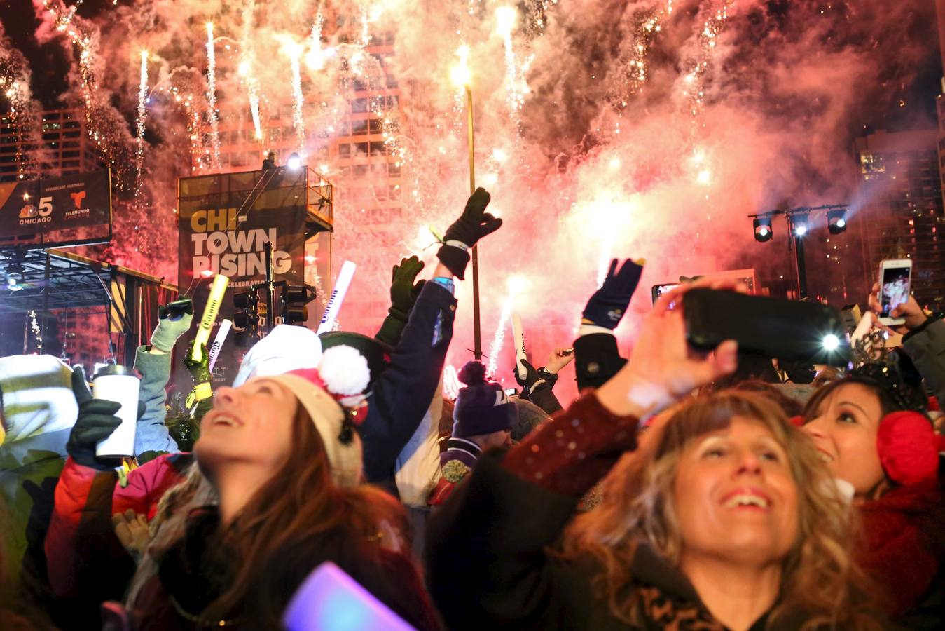 El mundo da la bienvenida a 2016