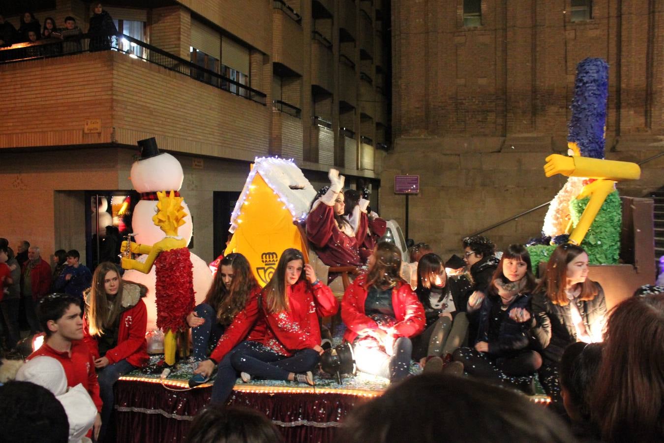 Los niños disfrutan de la visita de Reyes Magos en Alfaro