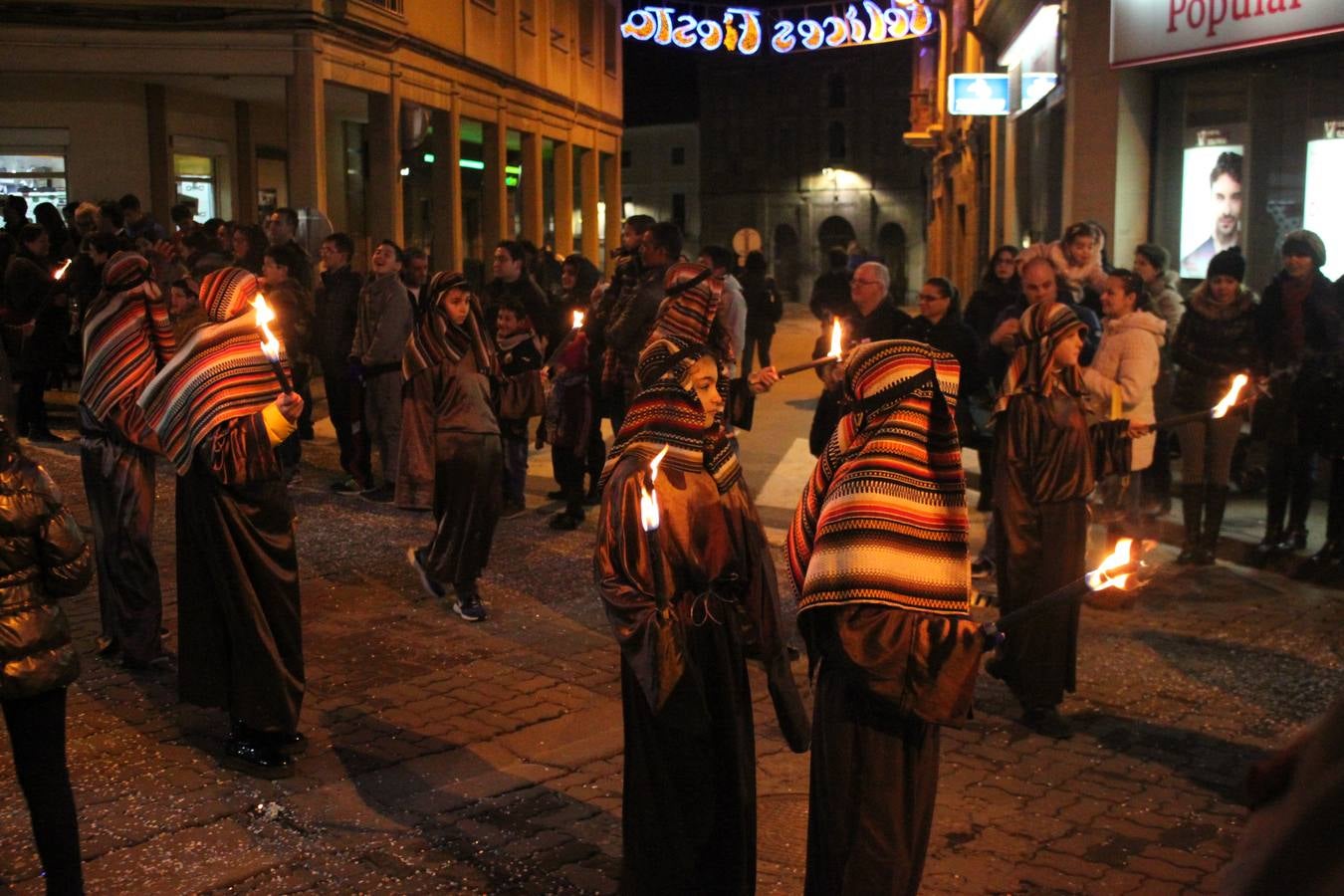 Los niños disfrutan de la visita de Reyes Magos en Alfaro