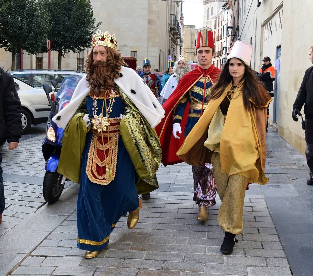 Melchor, Gaspar y Baltasar acuden a la Cocina Económica