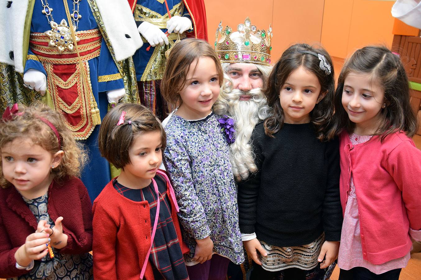 Los niños del San Pedro reciben a los Reyes Magos