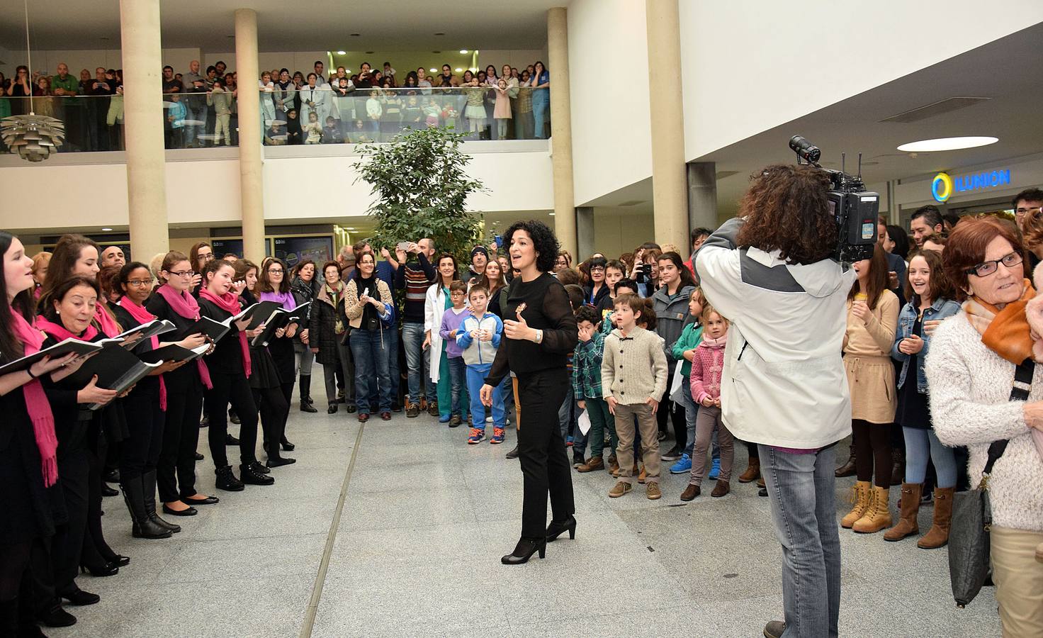 Los niños del San Pedro reciben a los Reyes Magos