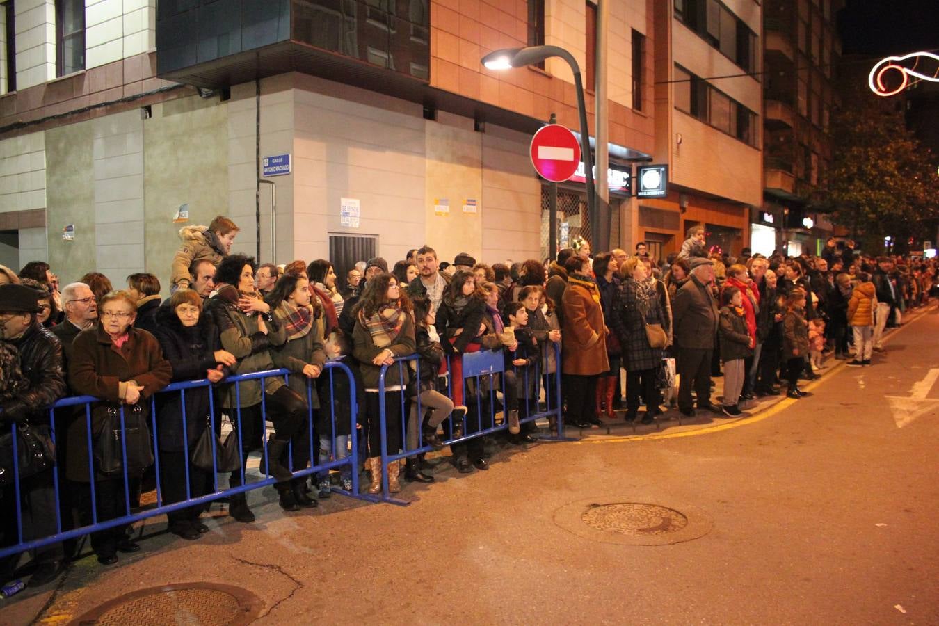 Los Reyes Magos recorren Arnedo en su cabalgata