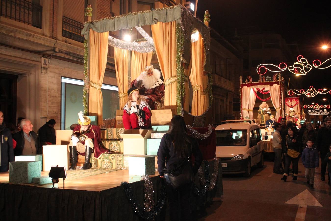 Los Reyes Magos recorren Arnedo en su cabalgata