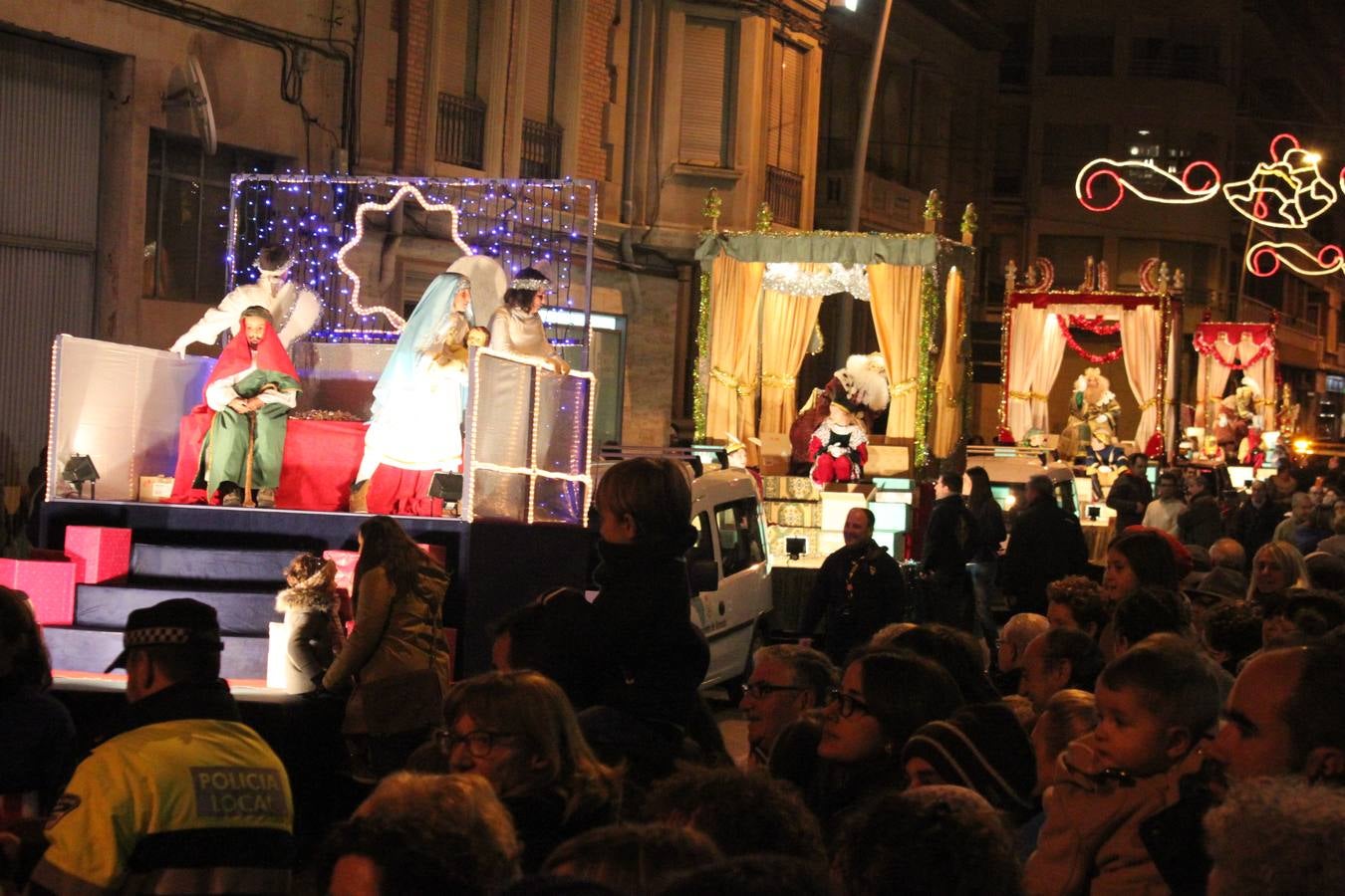 Los Reyes Magos recorren Arnedo en su cabalgata