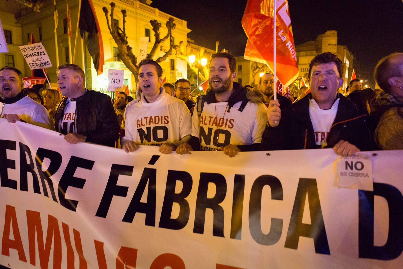 Los trabajadores de Altadis reciben el apoyo de 4.000 personas en su manifestación en Logroño